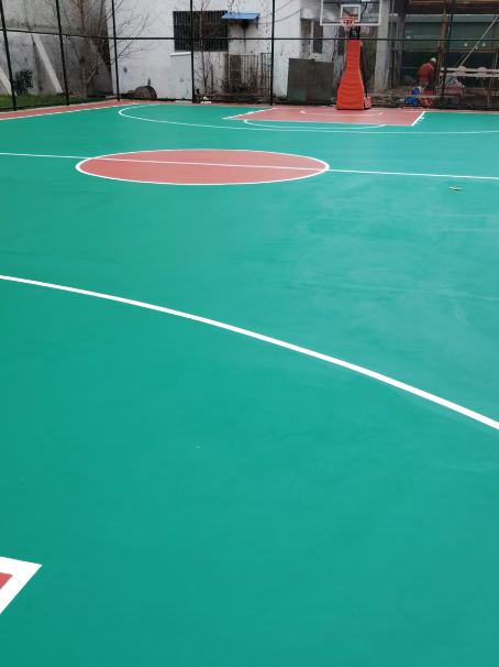 阳东 球场长期使用易出现地面开裂